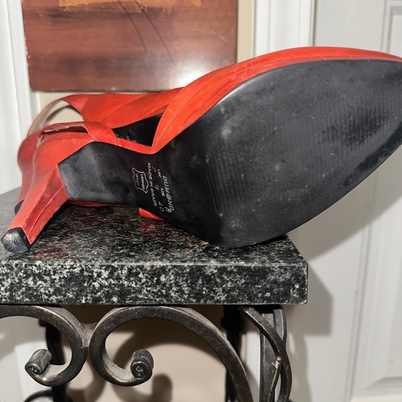 Red sling back heels with leather upper material - Picture 8 of 11